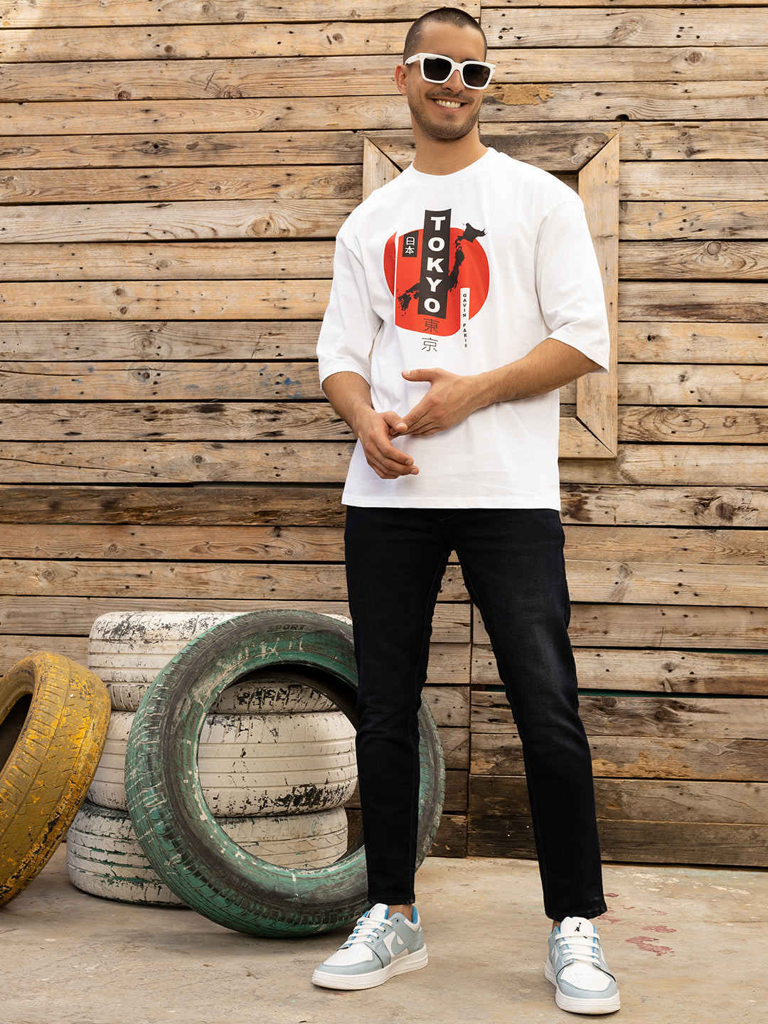Oversized white t deals shirt outfit